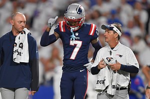 Two Patriots cornerbacks suffer injuries on same drive vs. Saints