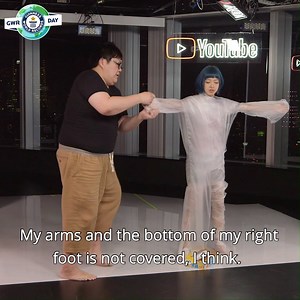 Vlogger Dekakin and Ichiho Shirahata (Japan) got wrapped up in this record challenge on #GWRday - could you and a friend do it faster? | Guinness World Records