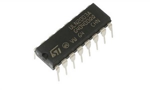 ULN2003: ovladač pro elektromotory