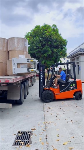 Is the paper roll clamp forklift really useful?