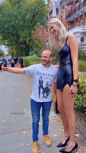 Super Tall Women on Instagram: "London 🇬🇧, New York 🗽, or Paris 🇫🇷 — no skyline can compete when Nancy Mulkey walks in. At 6’10” | 2.08m, she’s a landmark of her own! 💫🔥 Featuring: Nancy Mulkey, 6’10” | 2.08m IG: @itsnancythegreat . . . . . . . #TallLnHottT #TallGirl #NancyMulkey #GlobalTallQueen #StatuesqueBeauty #SuperTallWomen"