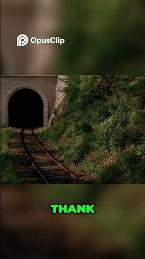 Train Romance Gone Wild 🚂💋 | Smiles, Secrets & That Newspaper Scene 😳 | Eurotrip (2004)