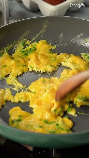 Making Creamy Scrambled Eggs with Kefir