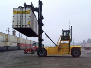 Intermodal Crane - Sideloader unloading COFC