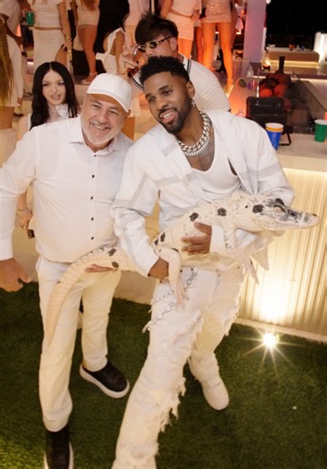 This Dalmatian Alligator is valued at $500,000! His mom and dad were regular alligators. 1 in 100 million will be born like this. @Jay Prehistoric