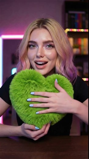 Eating the Grinch’s Heart ASMR 💚🍫 (Chocolate Inside) #shorts