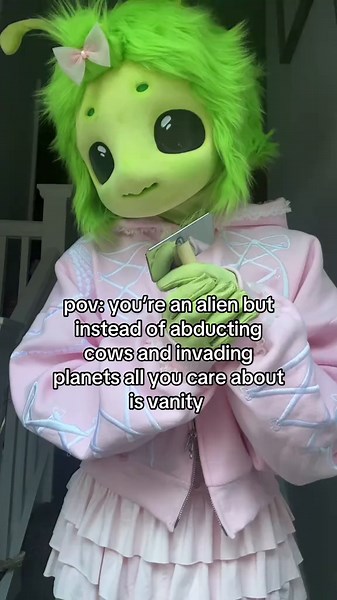 Alien Cosplay: Embracing Vanity in Kawaii Style