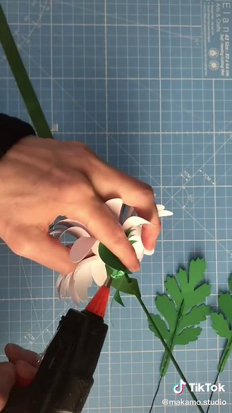 DIY 3D Daisy Tutorial for Cricut | Easy Rolled Flower Craft