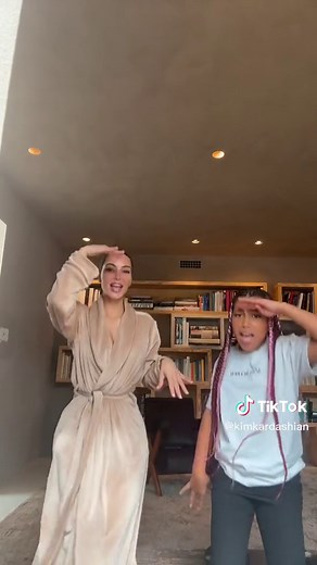 Kim Kardashian (@kimkardashian)’s video of kim kardashian