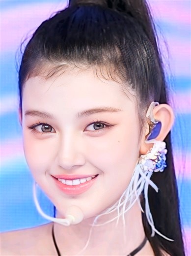 Danielle's Super Shy Fancam with NewJeans