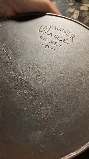 A Vintage Wagner Ware #9 Cast Iron Skillet