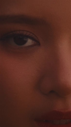 Kalau kamu cari di dunia ini orang yang cinta dan sabarnya seperti aku, mungkin kamu gak akan ketemu.💔 Guys, kalian harus lihat deh! Singapura beneran jadi the perfect canvas buat MV terbaruku 'Cinta Seperti Aku'🎬✨ Waktu kita luar biasa singkat tapi super manis banget di sana! Kita ngebut keliling tempat-tempat hits di Singapura biar dapet visual yang sinematik dan bikin mata adem. Ini bukan cuma MV biasa, ini bisa banget jadi list inspirasi buat kalian yang lagi butuh healing dari patah hati.