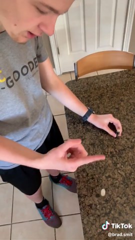 EASY #magic 👏 #siblingthings #perfectloop #foryou #foryoupage #magictrick #tutorial #easy #4u #fun