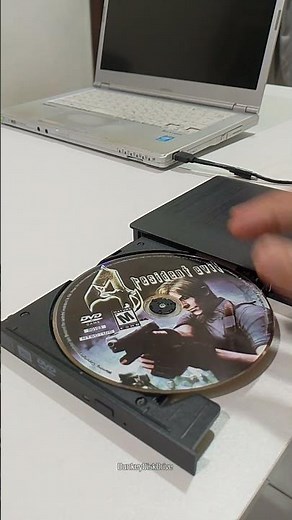 Inserting a Game Into An External CD/DVD Drive