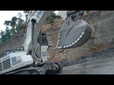 LIEBHERR R9200 Excavator