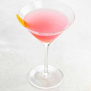 Pink Cosmo (How to Make a Great Cosmopolitan Cocktail)