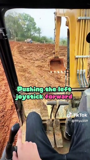 Excavator Operation Basics: Joystick Controls & Techniques