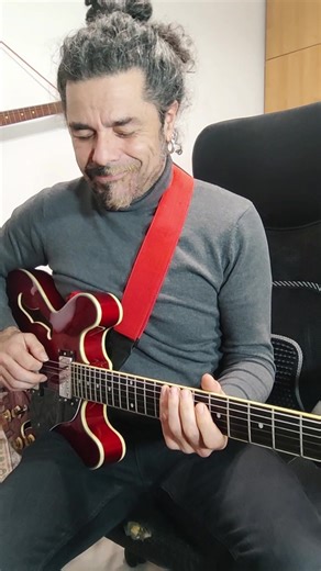 Just the way you are (Arrubbate! nun ve dico niente!) Chit: Aria anni 2000 tipo 335 (non specificata) Amp emulator: EKO BAIO (vecchio!) Backing track: https://www.youtube.com/watch?v=Wtnc-vD3mPk Grazie Diego Dixmusic, per queste splendide basi! | Sally Cangiano