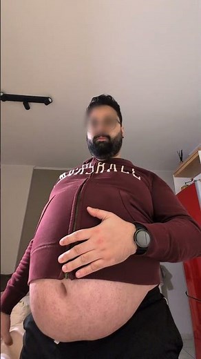 The heavier my belly gets the lower it hangs 🥴