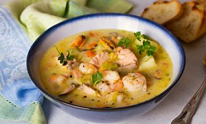 Dive into Irish Tradition with this Authentic Seafood Chowder Recipe