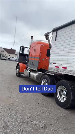 Stick around for the end to hear my great intelligent observation 😂 #Farmin #Truckin #FarmTok #Semi #Peterbilt