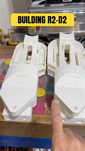 THE PIECES TO R2-D2’s LEGS