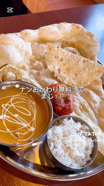 堺市のグルメ情報発信中😊 〇店舖情報〇 【店名】インドネパールレストラン SADHANA 【駐車場】あり 【住所】大阪府堺市中区平井735 【ｱｸｾｽ】深井駅 徒歩24分 【営業】11:00〜22:00 ランチ 11:00〜15:00(LO14:45) 【定休日】水 -------------------------------------- 注文したもの… ・Bランチセット 980円 (サラダ･ナン･ライス･チキン1p･ドリンク ランチカレーをチョイス) ・チーズナンセット 1090円 (サラダ･チーズナン･ドリンク・ランチカレーをチョイス) インドネパール料理【サダナ】さんでランチしてきました🍛🇮🇳 とにかく神コスパすぎてびっくり…！ 熱々焼きたてのナンがでっかーーい！！ もっちり香ばしくて、そのままでもおいしいしカレーとの相性が最高すぎる🤤🫓 そして…チーズ好きさん絶対食べてほしいのがチーズナン！！！熱々でのびーーーるデロ〜ンなチーズに感動🧀💛 反則級のおいしさです😳⚡️ カレーは辛さが選べるから 辛いのが苦手な私は「マイルド」をチョイス！ ちょこっとライスが付