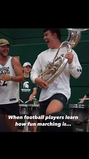 The @msumarchingband taught @msu_football how to march and well that face says it all 💚 | CollegeMarching.com