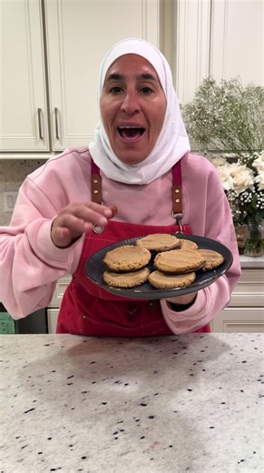 5-Ingredient Peanut Butter Cookies (Chocolate-Dipped) Ingredients \t•\t1 egg \t•\t¾ cup sugar \t•\t1 cup peanut butter \t•\t2 tablespoons flour \t•\t1 cup melted chocolate Instructions \t1.\tPreheat your oven to 350°F. \t2.\tIn a bowl, mix the egg, sugar, peanut butter, and flour until smooth. \t3.\tLet the dough rest for about 10 minutes. \t4.\tScoop the dough into balls and place them on a lined baking sheet. \t5.\tGently press each ball down with your hand to flatten. \t6.\tBake for 10–12 min