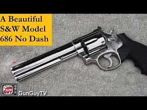 A beautiful S&W Model 686 (No Dash) with 6 inch barrel