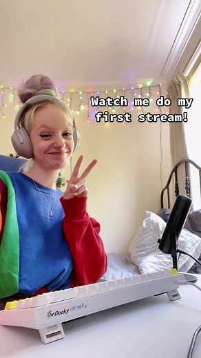 Watch me do my first stream! - Girl Gamer Stream