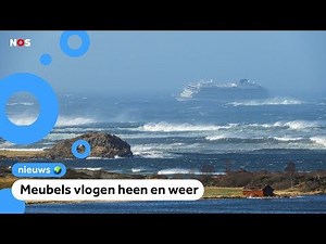 Cruiseschip in moeilijkheden door zware storm
