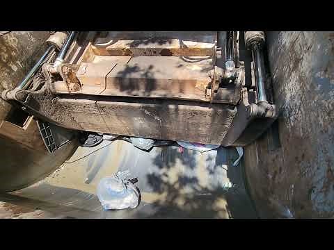 Garbage Truck Packer Compactor Smashing Trash 1