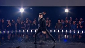 28M views · 440K reactions | Un jeu d’ombre fusionnel pour nos deux danseurs ce soir.  | Révolution | Facebook