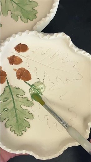 How I press leaves in clay to create a ceramic dish #naturelovers #pottery #watercolor
