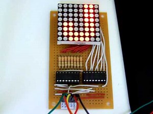 8x8 LED Matrix mit 2x74HC595 Schieberegistern und Hardware SPI.