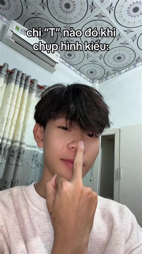 Video của A ri é (@ngkhangg.008) về chị t chụp hình kiểu