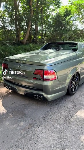 Exploring the Holden HSV Maloo R8: A V8 Experience