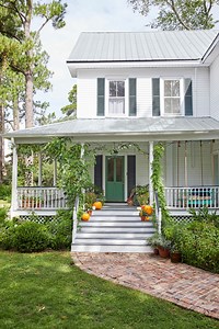 Upgrade Your Porch Steps With These Ideas for the Ultimate Summer Curb Appeal
