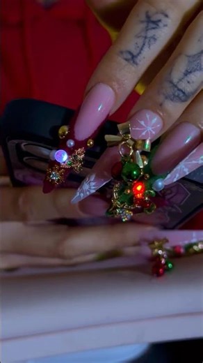 BRIGHT CHRISTMAS NAILS 🎄