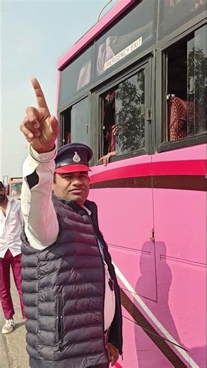 Emergency Gate बंद मिला तो परेशानी बढ़ सकती है, Check रखें ⚠️ #shorts #bussafety