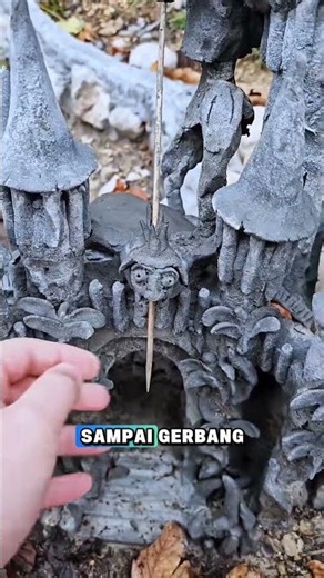 Orang Ini Bikin Kastil Mini Dari Tanah?! 😳🏰