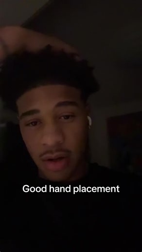 Understanding Good Hand Placement in Conversations