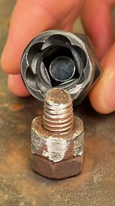 ✅I show how to remove a rounded rusty nut with a bolt extractor socket using a damaged bolt nut remover on a seized stud, plus a simple trick to knock the nut back out of the socket. #handtools #rustrepair #diymechanic | Turbo Tips