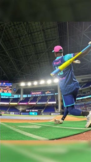 Metal bats + big sluggers = 🤯🚀