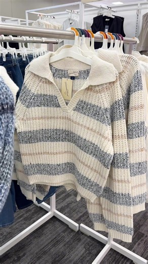 I love the color combo! Send dm for link 💕 #target #fallfashion #fallsweater