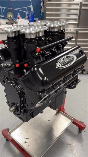 Here’s one of our all-aluminum 572 big blocks with a Kinsler eight-stack. We hand-blocked and prepped this engine, then sprayed it with basecoat/clearcoat to give it that deep, glossy sheen. It’s running our billet NRE valve covers and is designed to be fully street-driven while still having that killer look. Depending on cam and compression selection, this combo makes anywhere between 900 and 1,000 horsepower. | Nelson Racing Engines