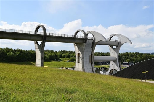 Falkirk Wheel walk on pace to raise plenty of cash for Braveheart charity
