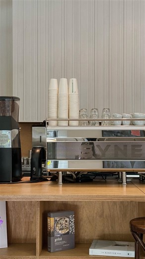 wendi on Instagram: "so @ultrahumanhq gave me a ring before my bf did 💍👀… but…what is it?! It’s a smart ring — think apple/samsung watch but BETTER (& more aesthetic hehe)! I’ve worn it for about a week now & here are 11 things you might not know about it: 1 — Tester kit UH sends you a free ring-sizing kit with all the sizes. You can wear the sample rings for a day or two to make sure you pick the perfect fit. 2 — Colours There are 7 colours to choose from, and UH also includes a colour kit wi