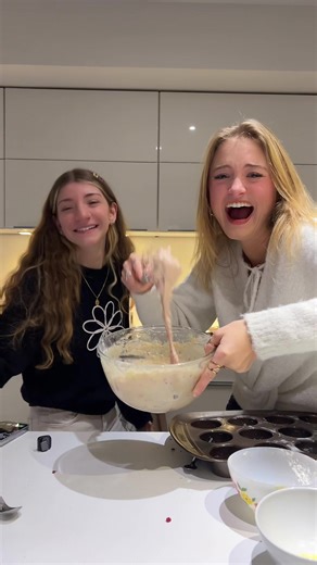 Préparation d’une recette en cours😂devinez les copains😍 @malosanscompromis 💗 #cuisine #recette #food #danse #trend